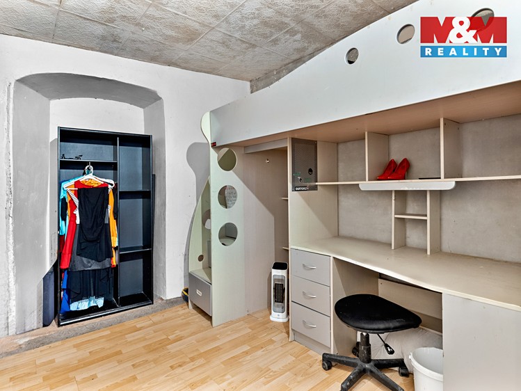 Prodej rodinného domu 242 m², pozemek 127 m² - foto 6