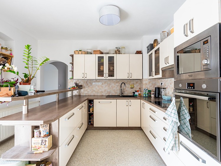 Prodej rodinného domu 220 m², pozemek 282 m² - foto 3