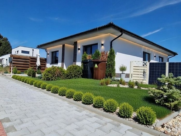 Prodej rodinného domu 185 m², pozemek 1 100 m² - foto 2