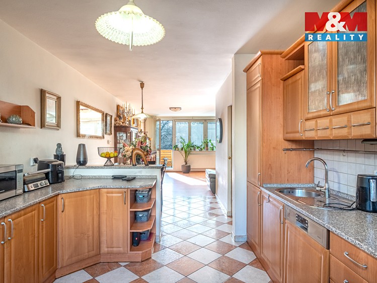Prodej  rodinného domu 295 m², pozemek 179 m² - foto 3