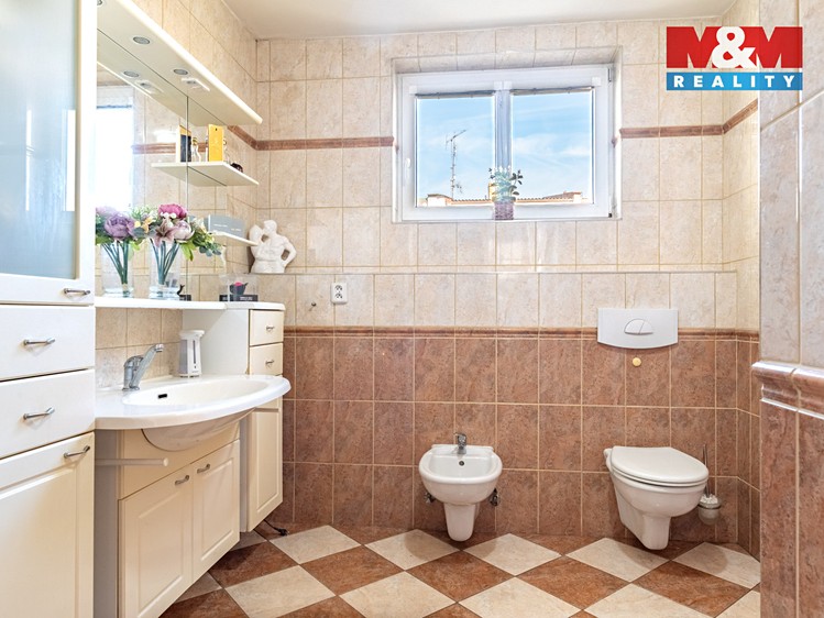 Prodej  rodinného domu 295 m², pozemek 179 m² - foto 7