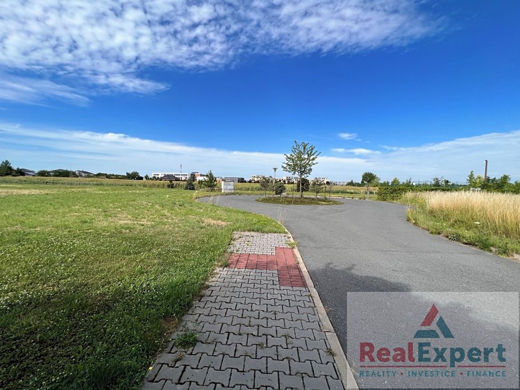 Prodej stavebního pozemku 1 739 m² - foto 8
