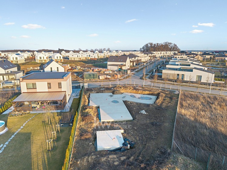 Prodej stavebního pozemku 1 067 m² - foto 3