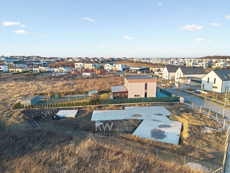 Prodej stavebního pozemku 1 067 m² - foto 2