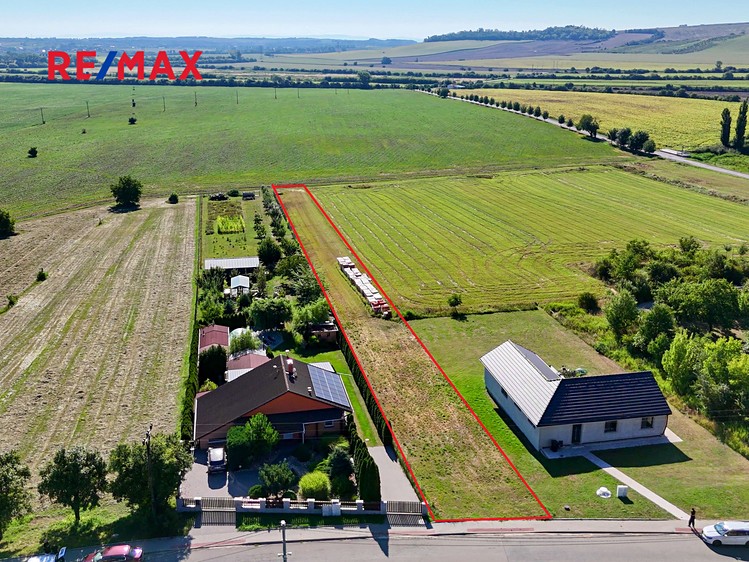 Prodej stavebního pozemku 1 892 m² - foto 1