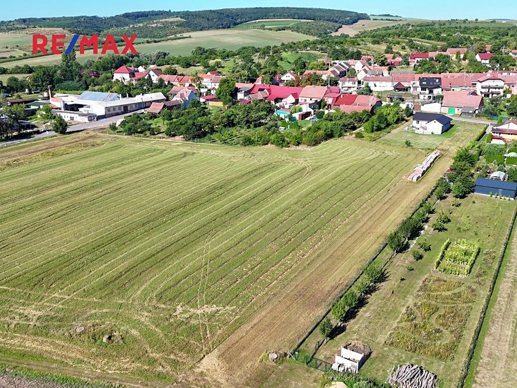 Prodej stavebního pozemku 1 892 m² - foto 3