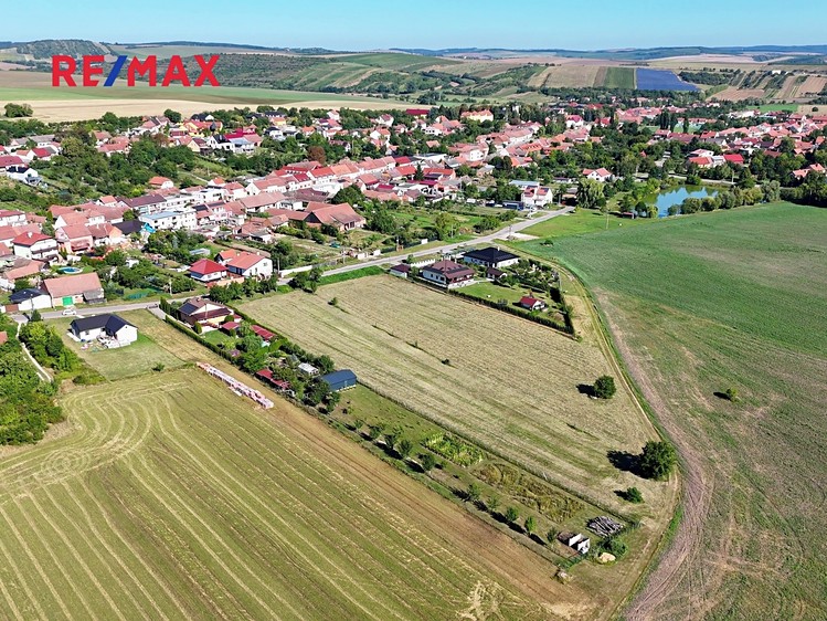 Prodej stavebního pozemku 1 892 m² - foto 4