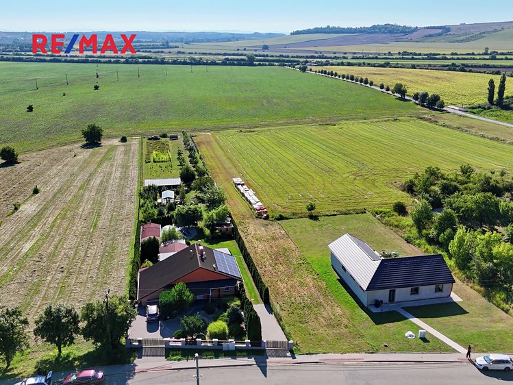 Prodej stavebního pozemku 1 892 m² - foto 2