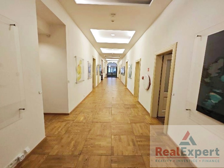 Pronájem kanceláře 630 m² - foto 7