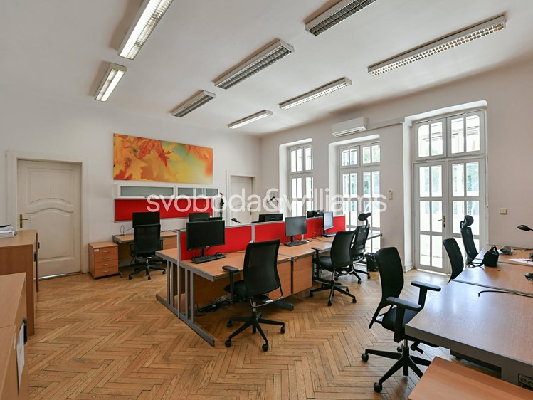 Pronájem kanceláře 800 m² - foto 8