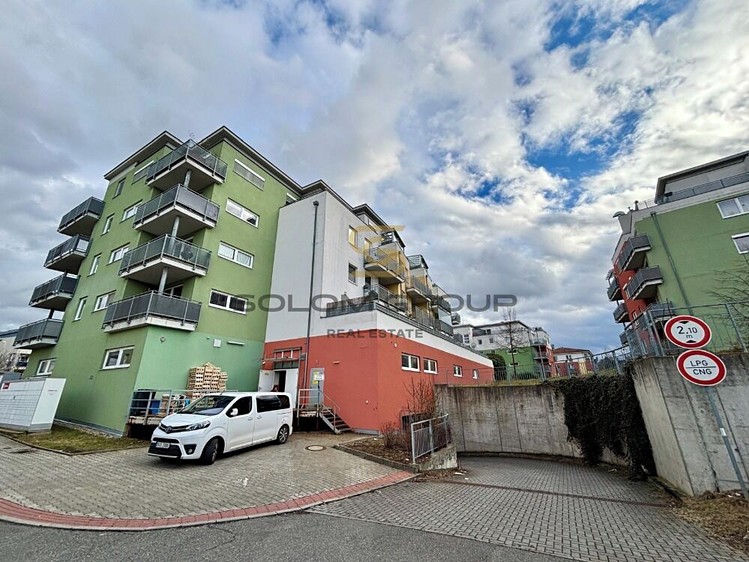 Prodej garážového stání 12 m² - foto 1