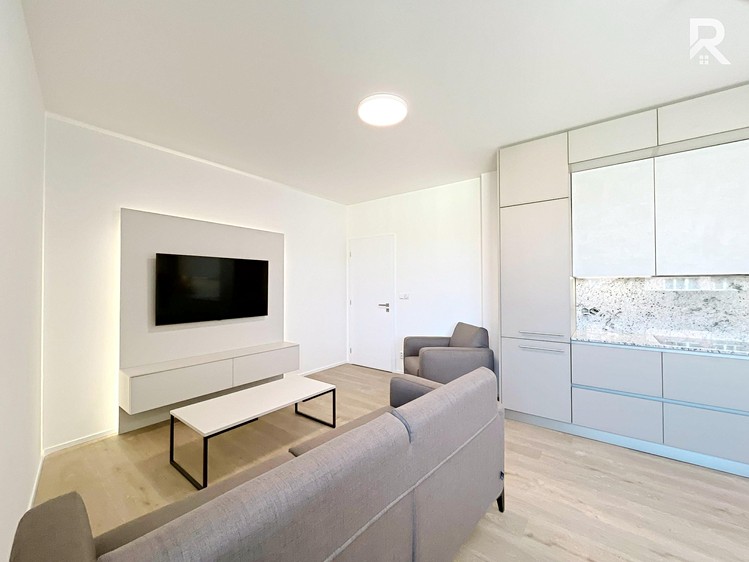 Pronájem bytu 2+kk 71 m² - foto 2