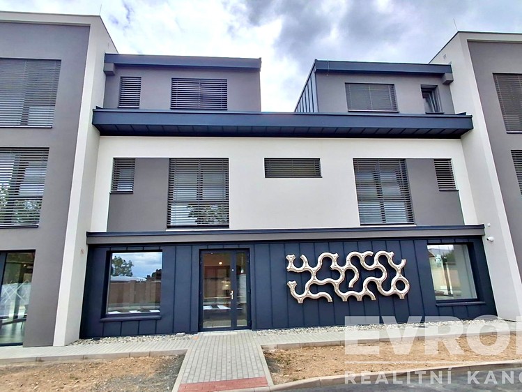Pronájem bytu 2+kk 69 m² - foto 2