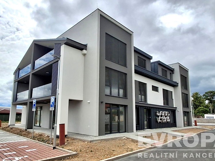 Pronájem bytu 2+kk 69 m² - foto 4