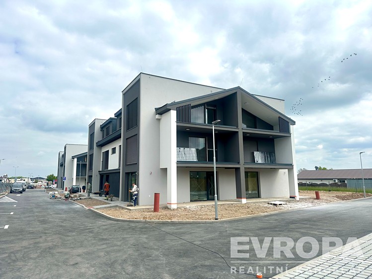 Pronájem bytu 2+kk 69 m² - foto 1