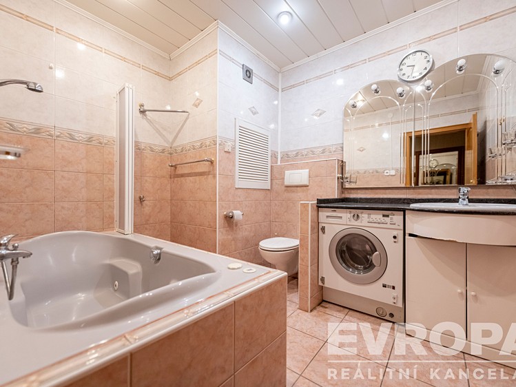 Pronájem bytu 3+1 77 m² - foto 6