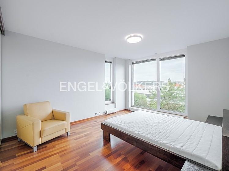 Pronájem bytu 4+kk 134 m² - foto 8