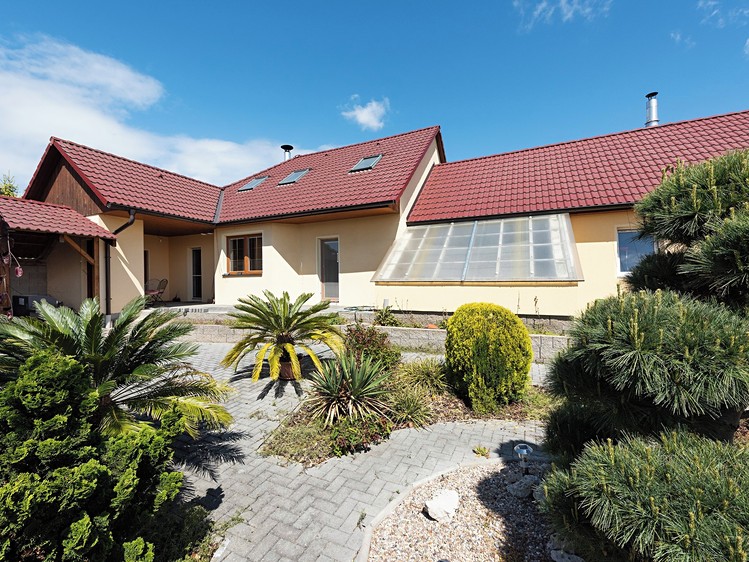 Prodej rodinného domu 159 m², pozemek 7 479 m² - foto 1