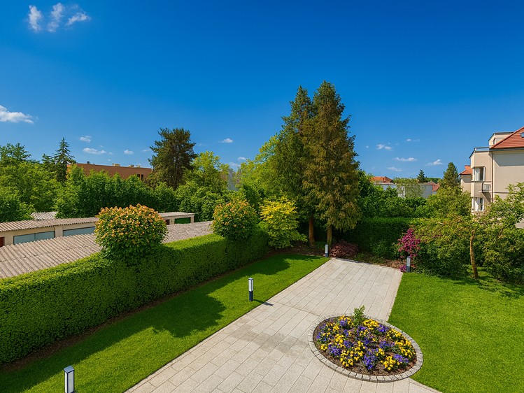Prodej  vily 748 m², pozemek 1 007 m² - foto 4