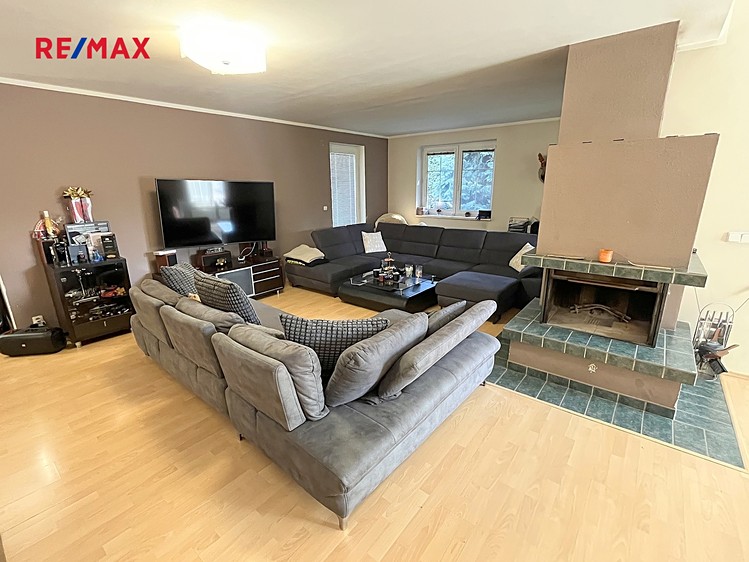 Prodej rodinného domu 175 m², pozemek 776 m² - foto 2