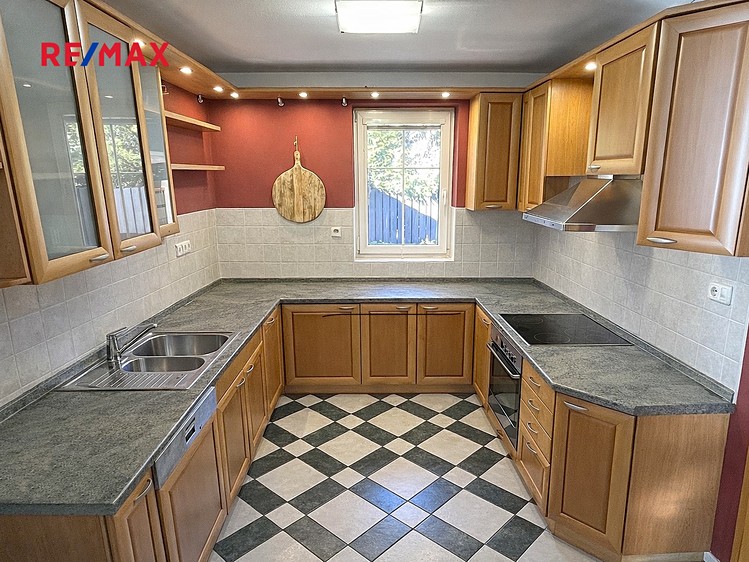 Prodej rodinného domu 175 m², pozemek 776 m² - foto 8