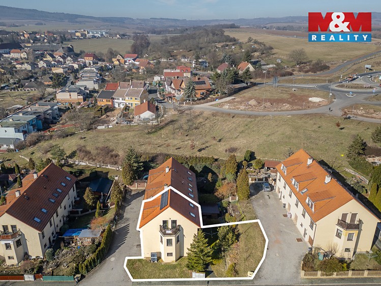 Prodej rodinného domu 169 m², pozemek 291 m² - foto 2