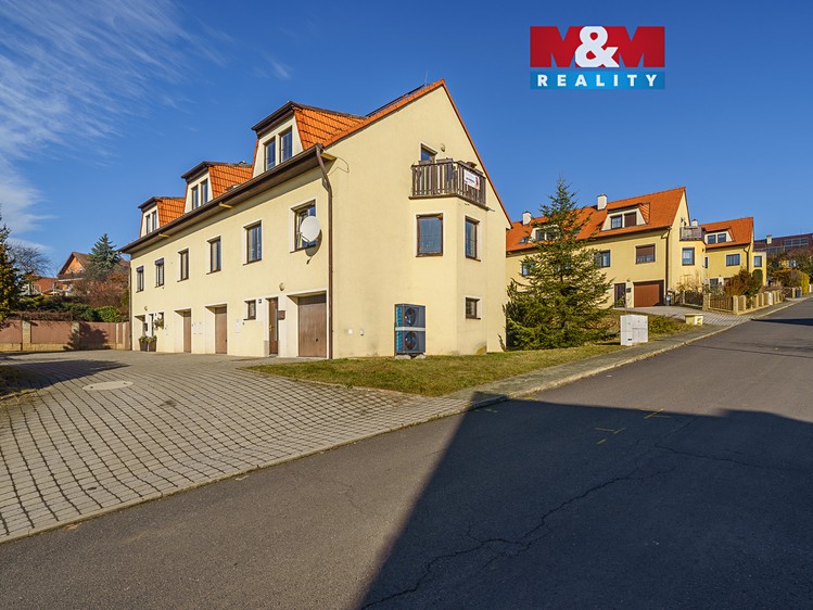 Prodej rodinného domu 169 m², pozemek 291 m² - foto 1