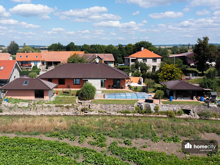 Prodej  rodinného domu 181 m², pozemek 1 255 m² - foto 5