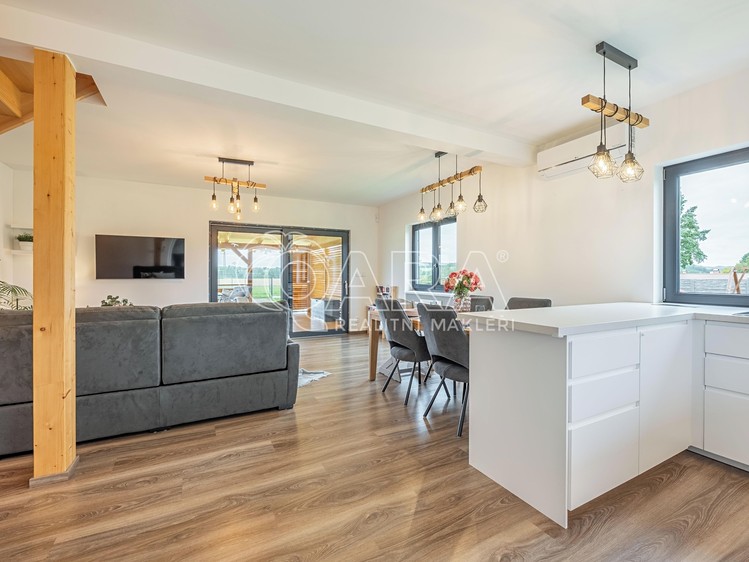 Prodej rodinného domu 137 m², pozemek 1 851 m² - foto 4