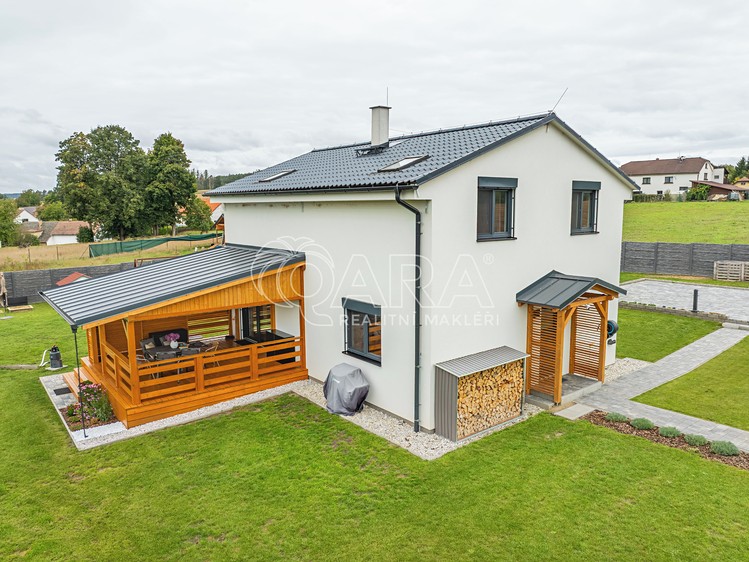 Prodej rodinného domu 137 m², pozemek 1 851 m² - foto 1