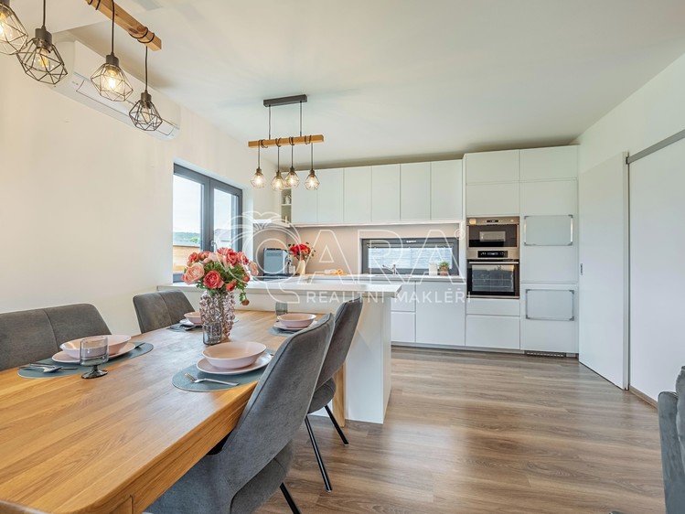 Prodej rodinného domu 137 m², pozemek 1 851 m² - foto 7