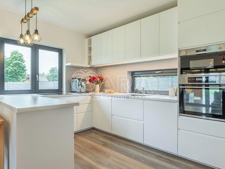 Prodej rodinného domu 137 m², pozemek 1 851 m² - foto 8