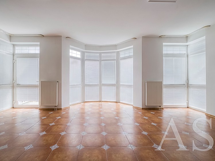 Prodej rodinného domu 291 m², pozemek 476 m² - foto 3