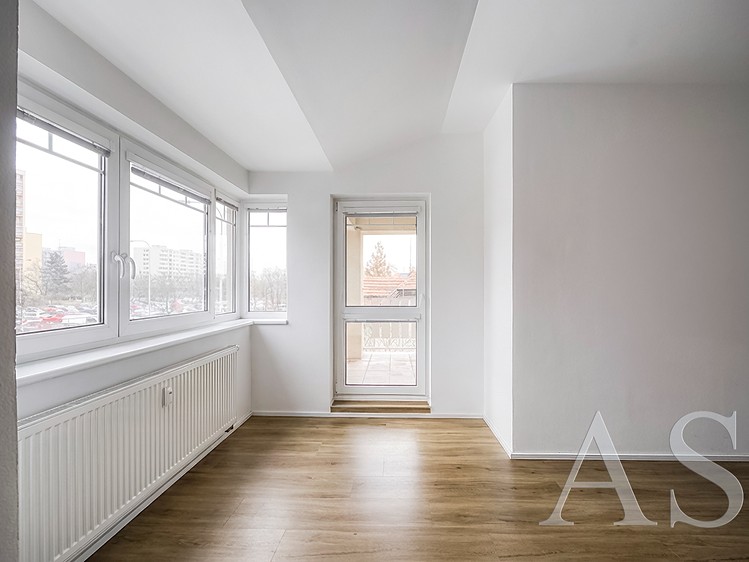 Prodej rodinného domu 291 m², pozemek 476 m² - foto 8