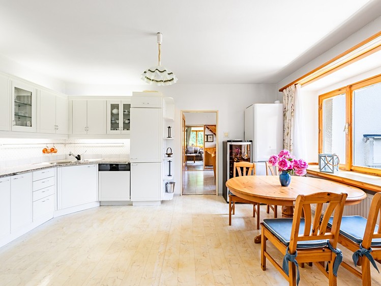 Prodej  rodinného domu 205 m², pozemek 1 328 m² - foto 6