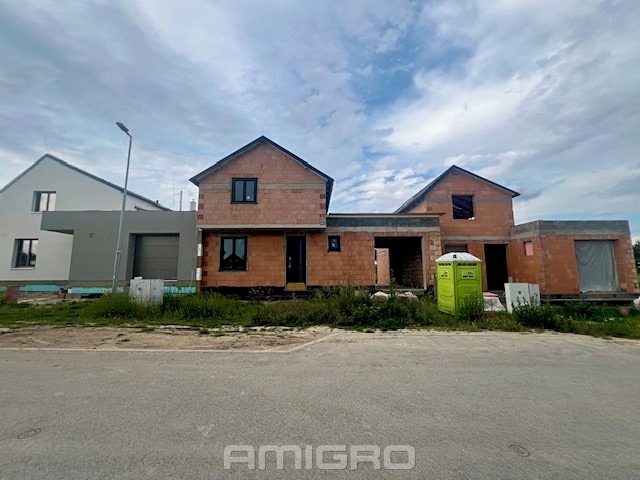 Prodej rodinného domu 141 m², pozemek 364 m² - foto 2