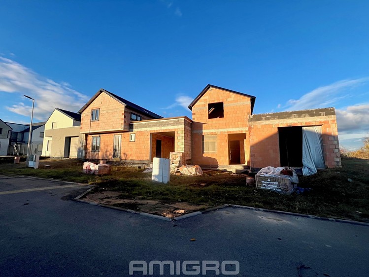 Prodej rodinného domu 178 m², pozemek 456 m² - foto 1