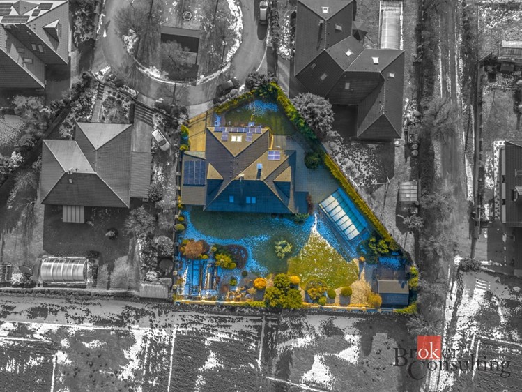 Prodej  rodinného domu 280 m², pozemek 1 289 m² - foto 4