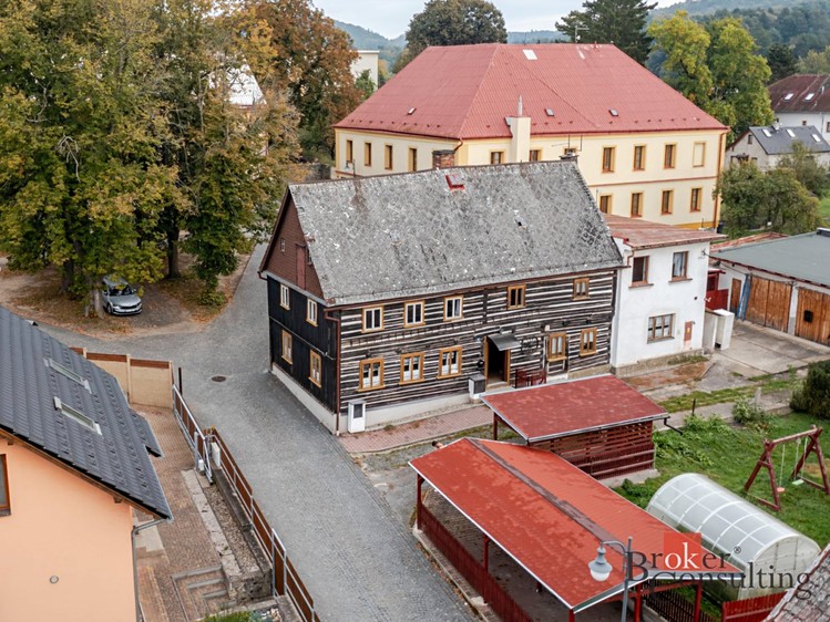 Prodej chalupy 380 m², pozemek 840 m² - foto 1