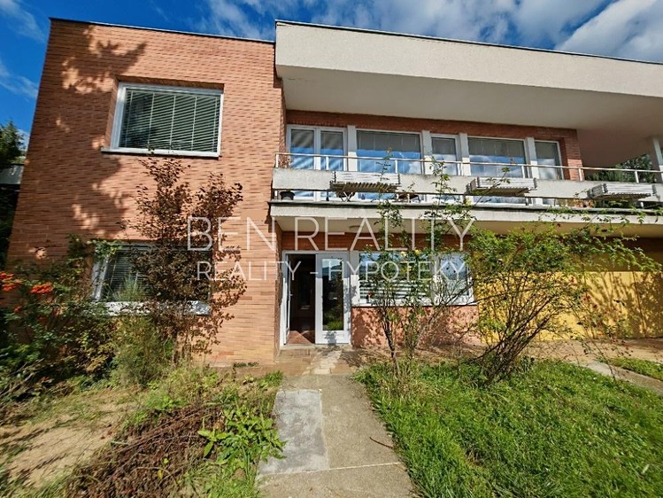 Pronájem rodinného domu 320 m², pozemek 644 m² - foto 1