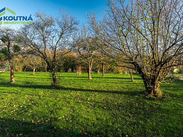 Prodej stavebního pozemku 2 087 m² - foto 1