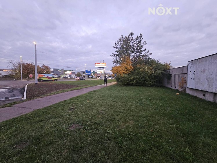 Prodej komerčního pozemku 692 m² - foto 2