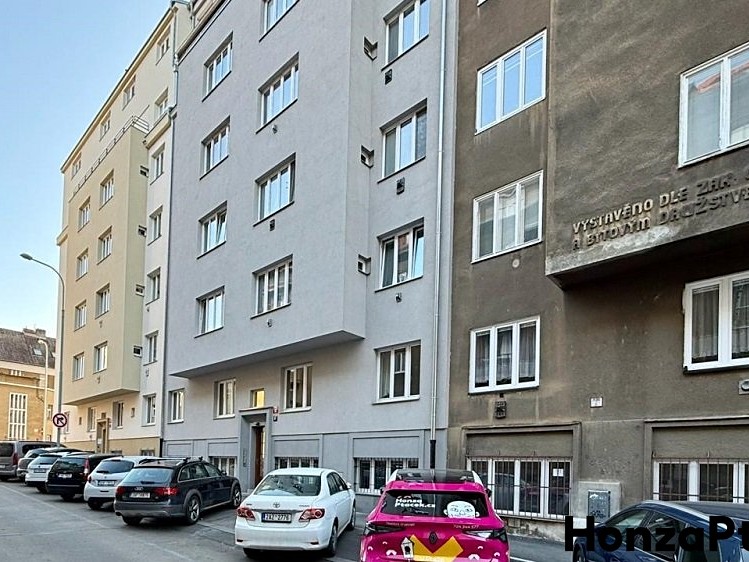 Prodej kanceláře 38 m² - foto 1