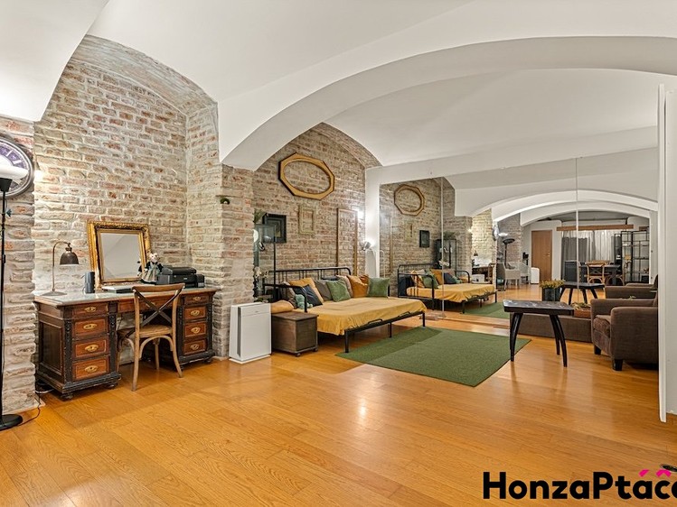 Prodej komerční nemovitosti 66 m² - foto 1
