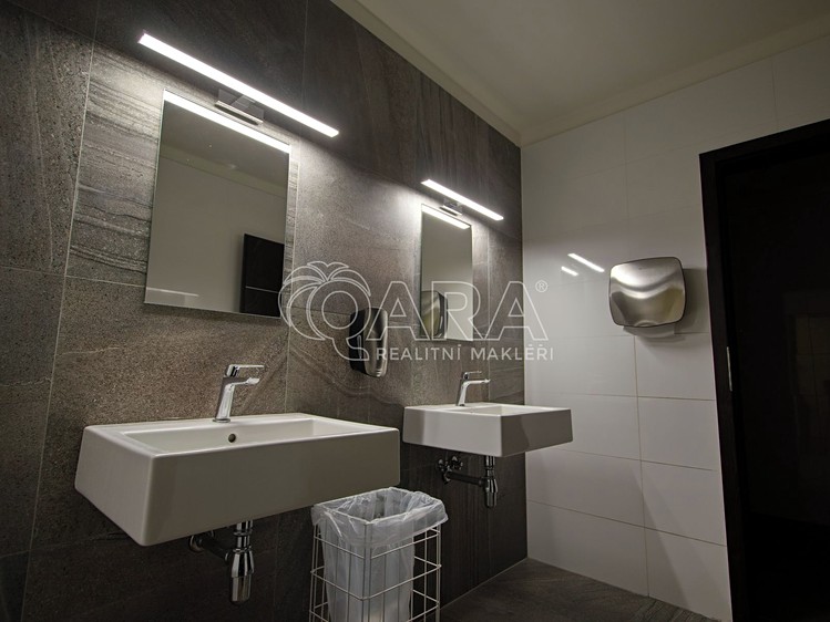 Pronájem kanceláře 82 m² - foto 5
