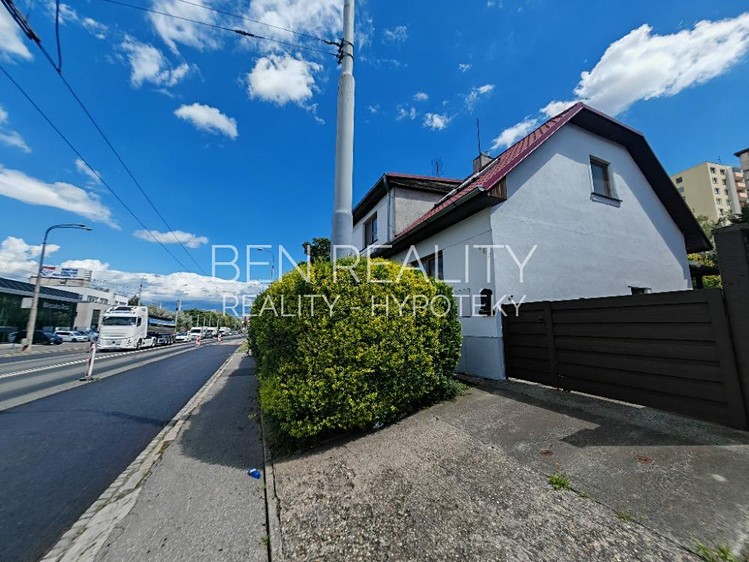 Prodej rodinného domu 250 m², pozemek 517 m² - foto 1