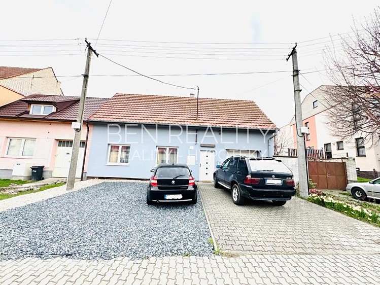 Prodej rodinného domu 130 m², pozemek 182 m² - foto 2