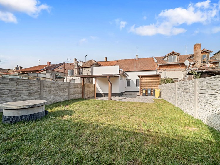 Prodej rodinného domu 88 m², pozemek 237 m² - foto 2