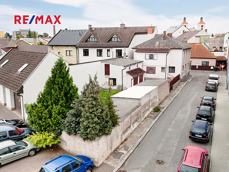 Prodej rodinného domu 284 m², pozemek 483 m² - foto 2