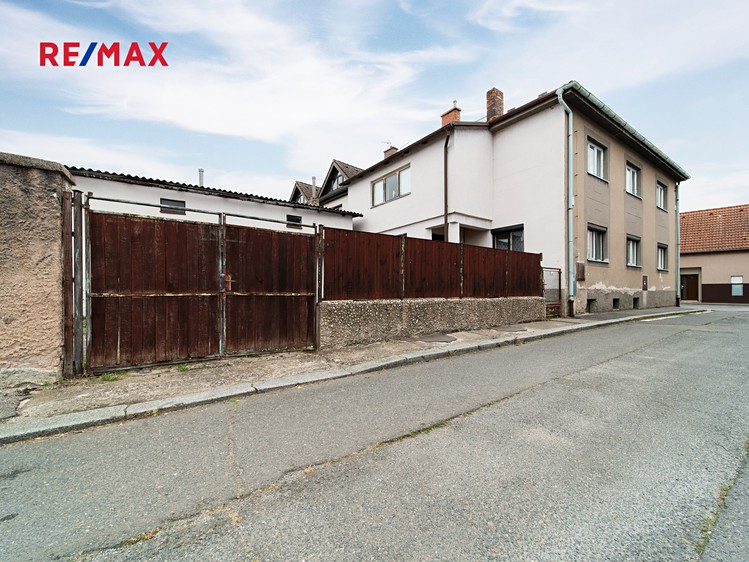Prodej rodinného domu 284 m², pozemek 483 m² - foto 4